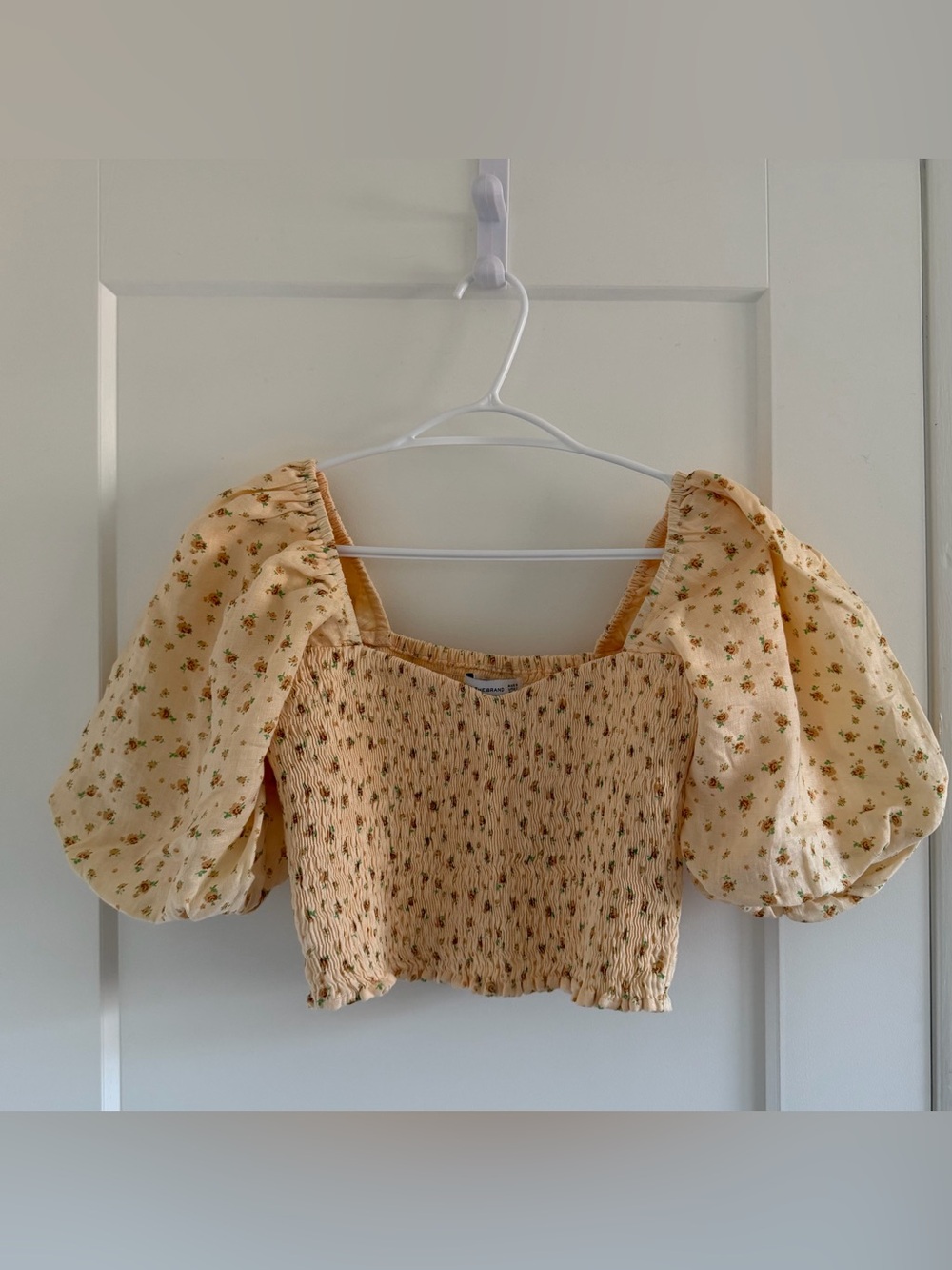 Faithfull the Brand cropped blouse- Robina Top in Rowena Floral Apricot, medium
